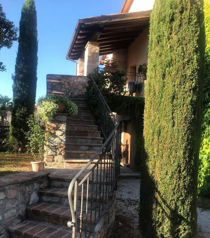 Вілла Residenza Le Querce Bilocale Fossato di Vico Екстер'єр фото
