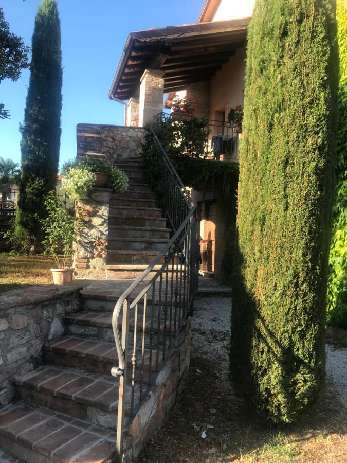 Вілла Residenza Le Querce Bilocale Fossato di Vico Екстер'єр фото